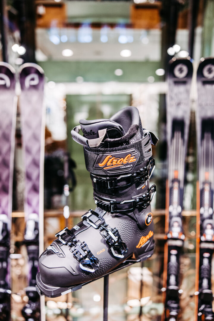 Ski testing and evening shopping at Sporthaus Strolz Lech Z rs